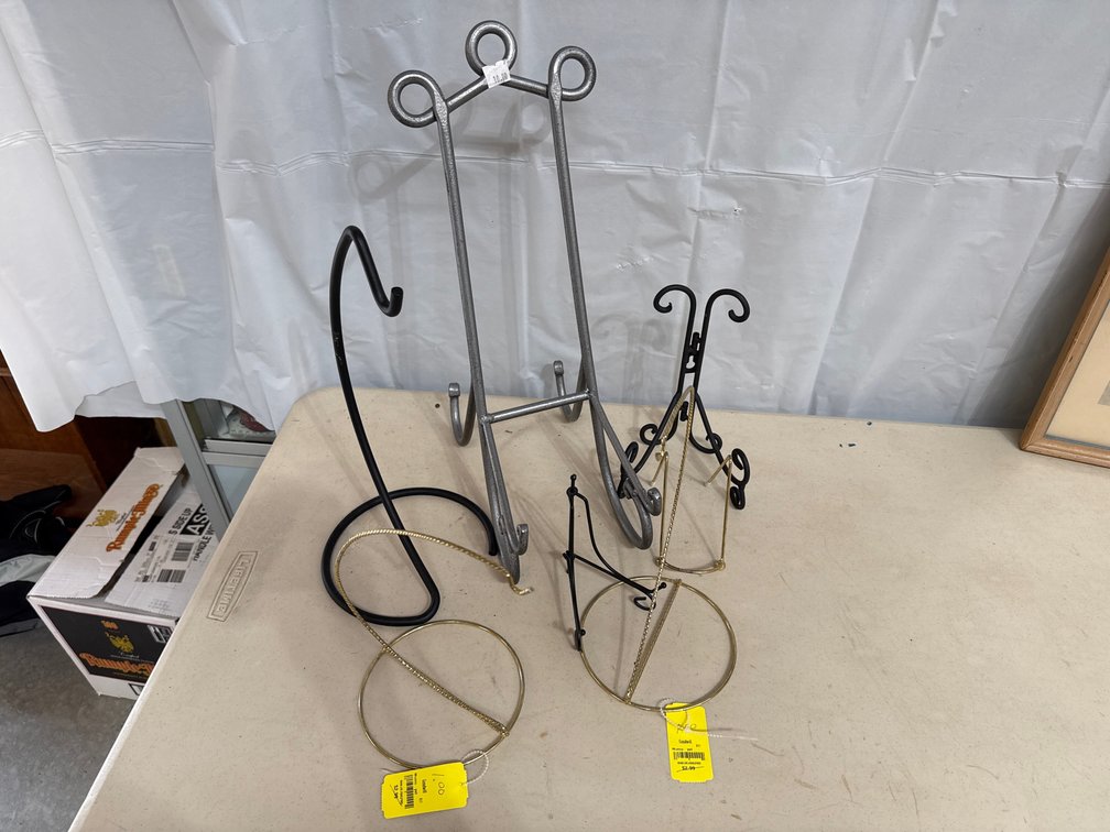 Ornament/Picture Hangers, Stands
