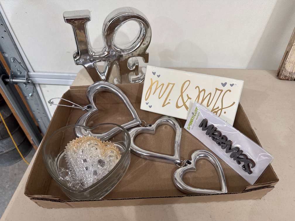 Metal Love and Hearts, Wedding Decor