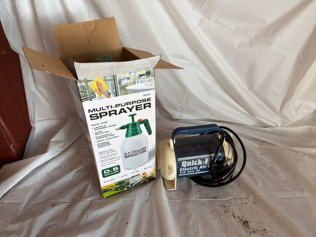 Electric Pump and .5 Gallon Sprayer