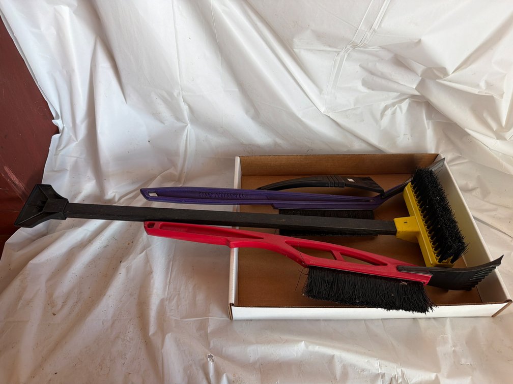 Ice Scrapers & Snow Brushes
