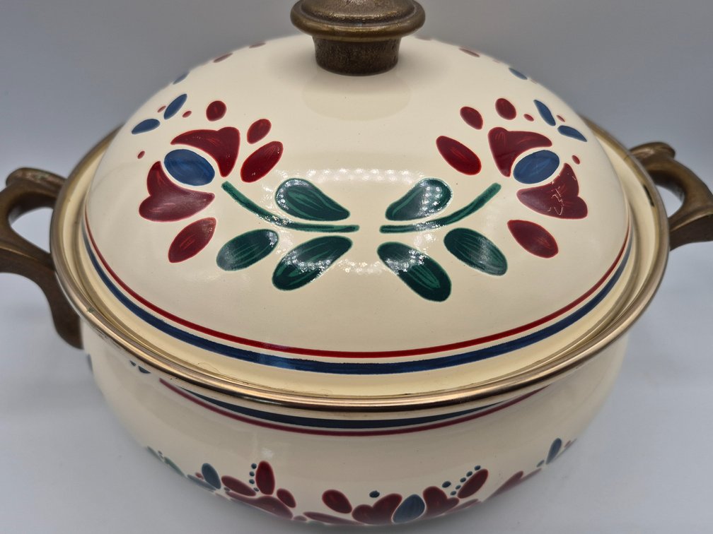 Asta Enameleware Covered Casserole Dish