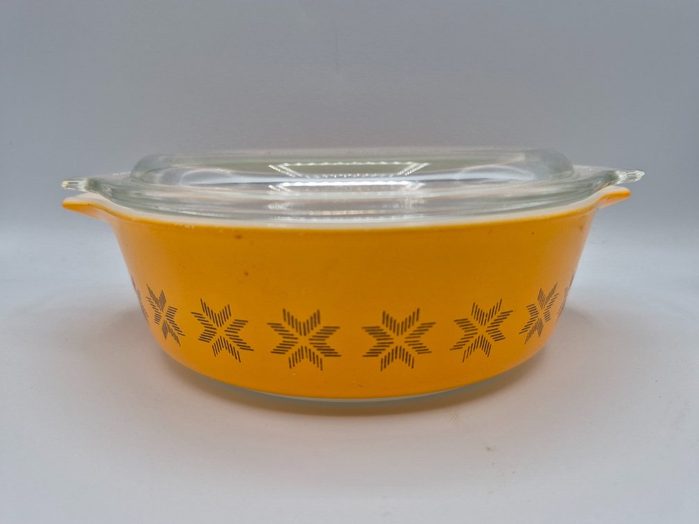 Pyrex Small Town & Country Casserole Dish