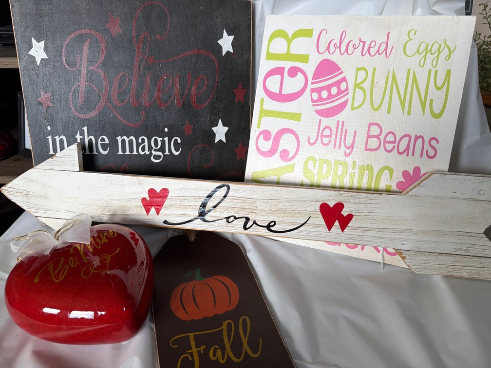 Wood Holiday Signs, Arrow and a Heart