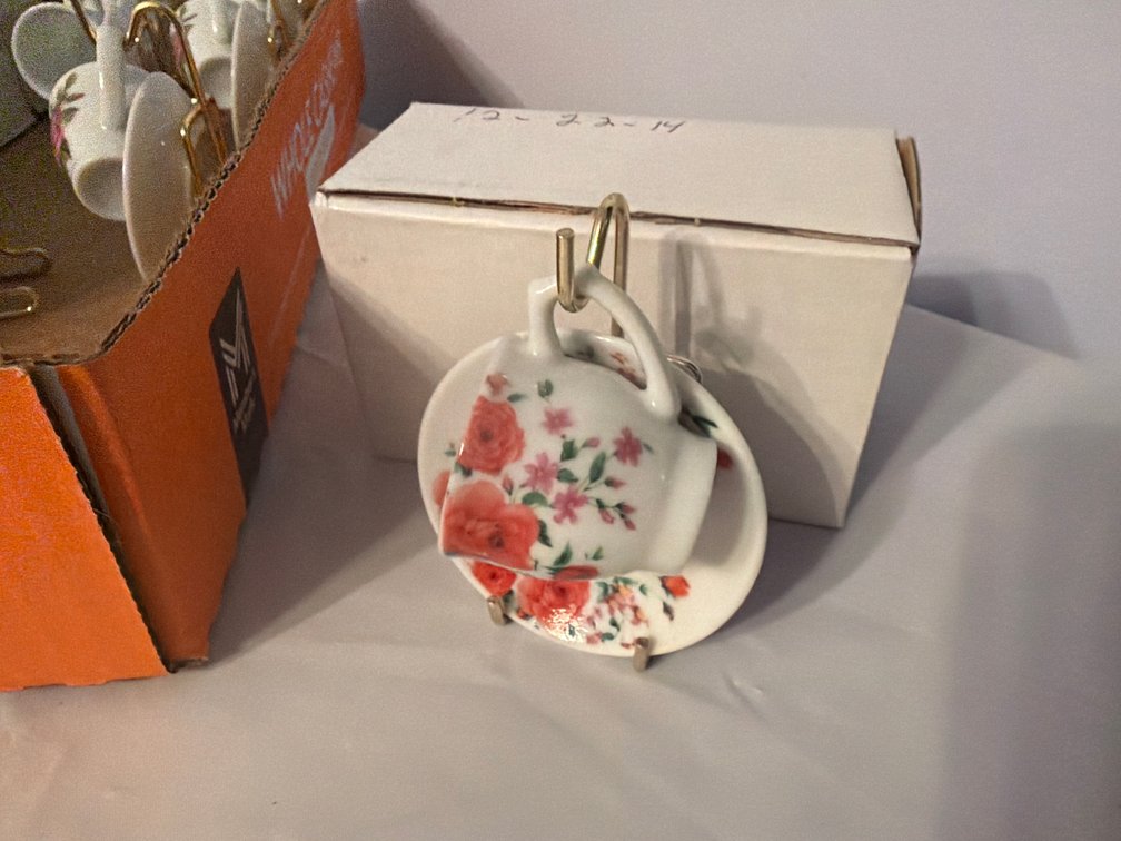 Small Tea Cups, Saucer Decoration