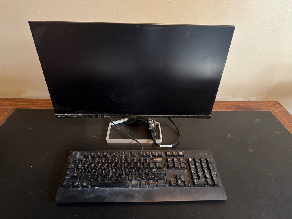 HP Monitor 24in with Lenovo Keyboard