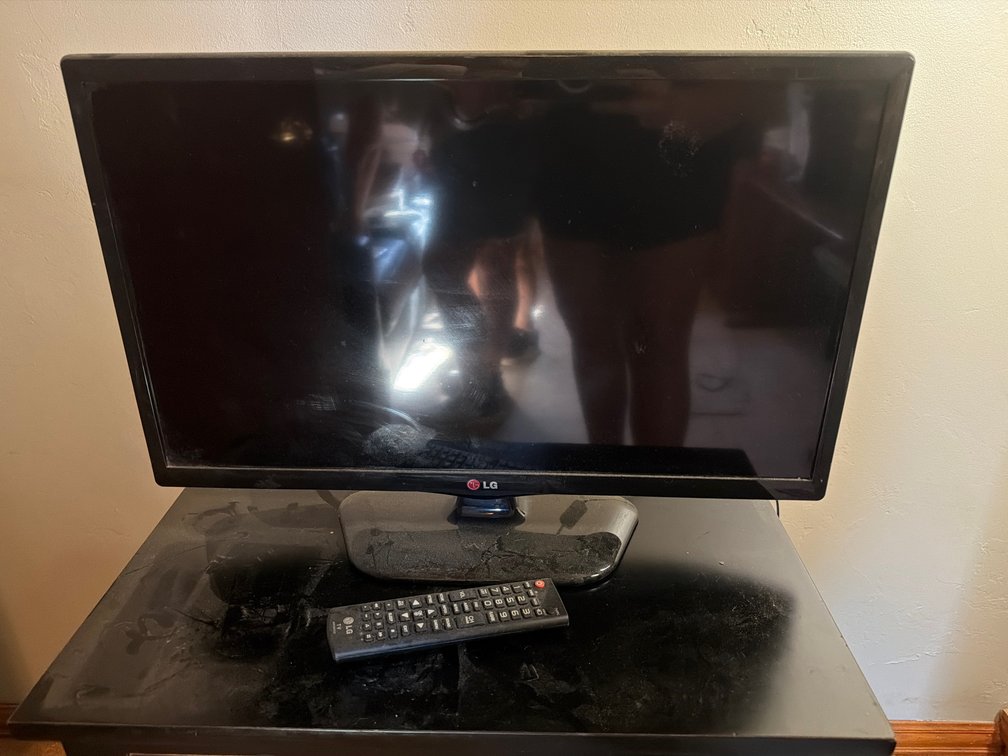 LG Television 24”
