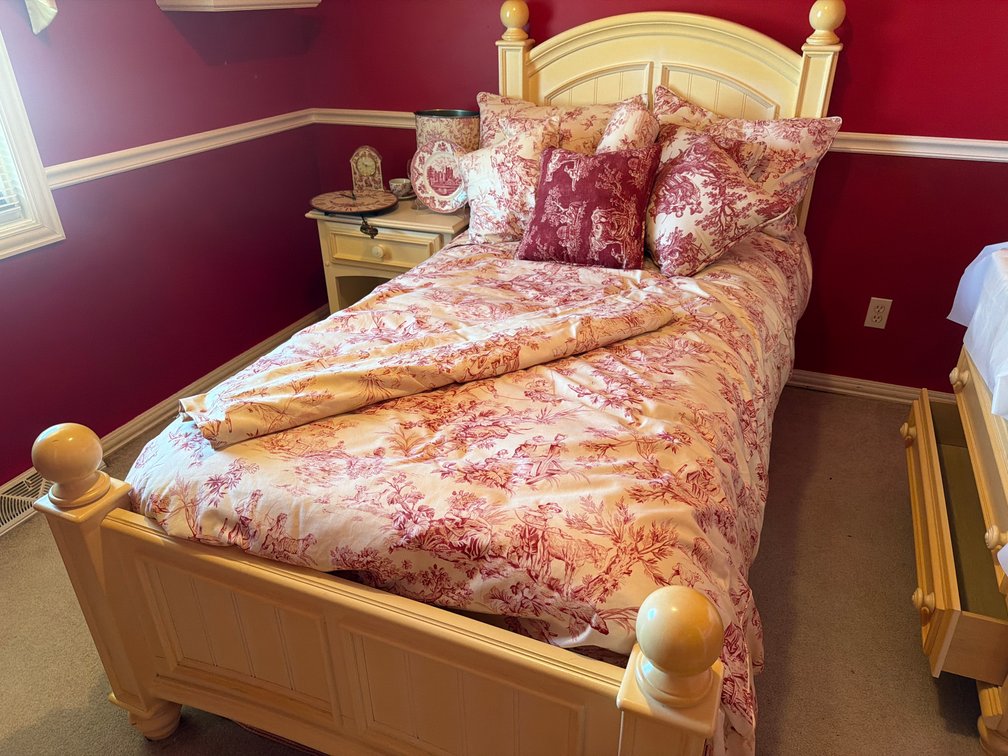 Toile Bedding Set with Accessories Size Twin (Bed Not Included)