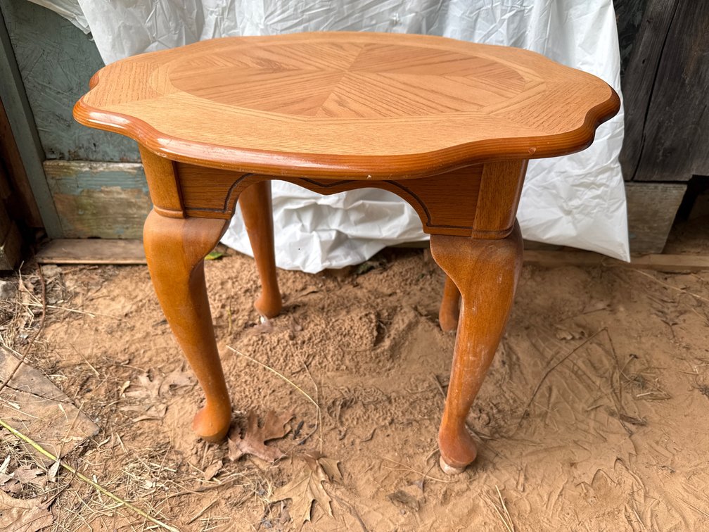 21.5”x22” End Table
