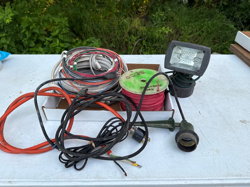 Variety of Wires, Light