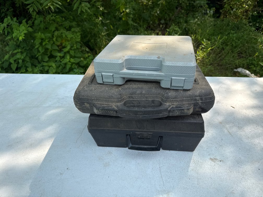 3 Plastic Cases