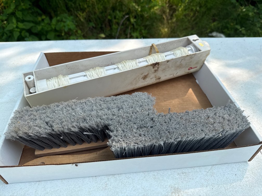 2 Bench Brushes