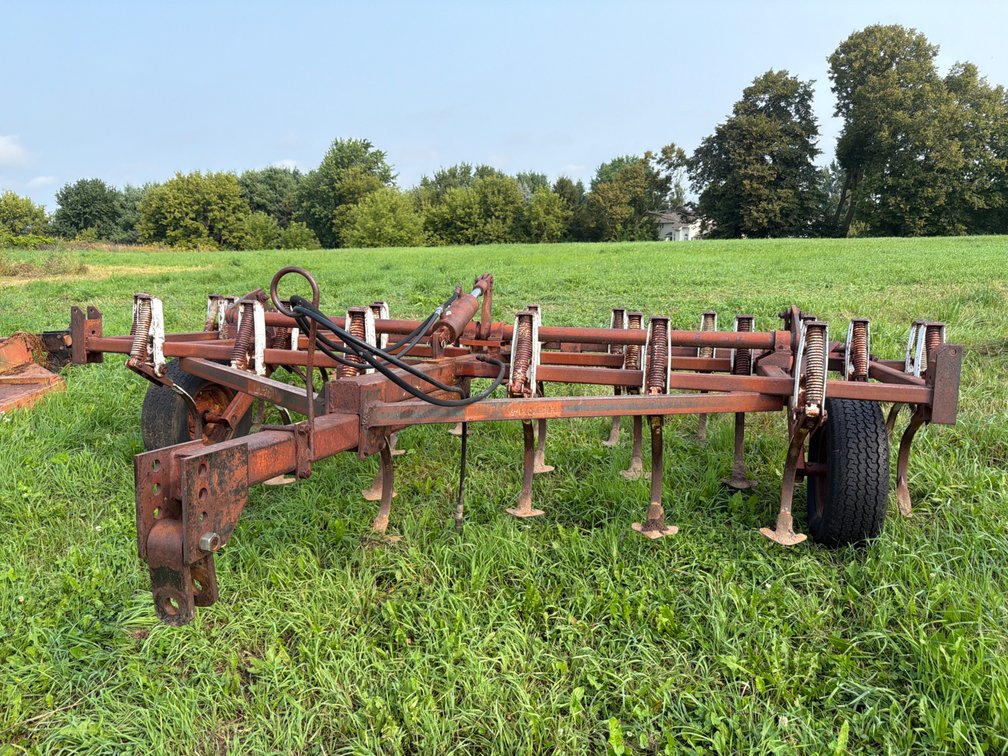 Will-Rich Digger with Drag Leveler