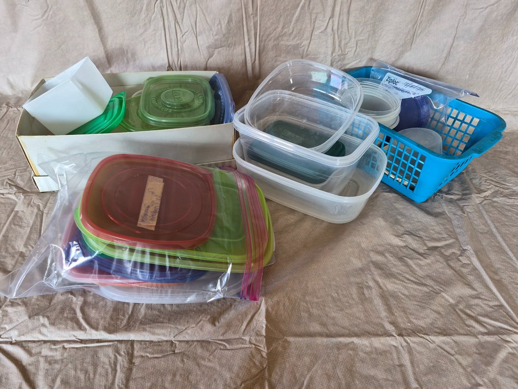 Plastic Food Containers, Lids & Storage Bags