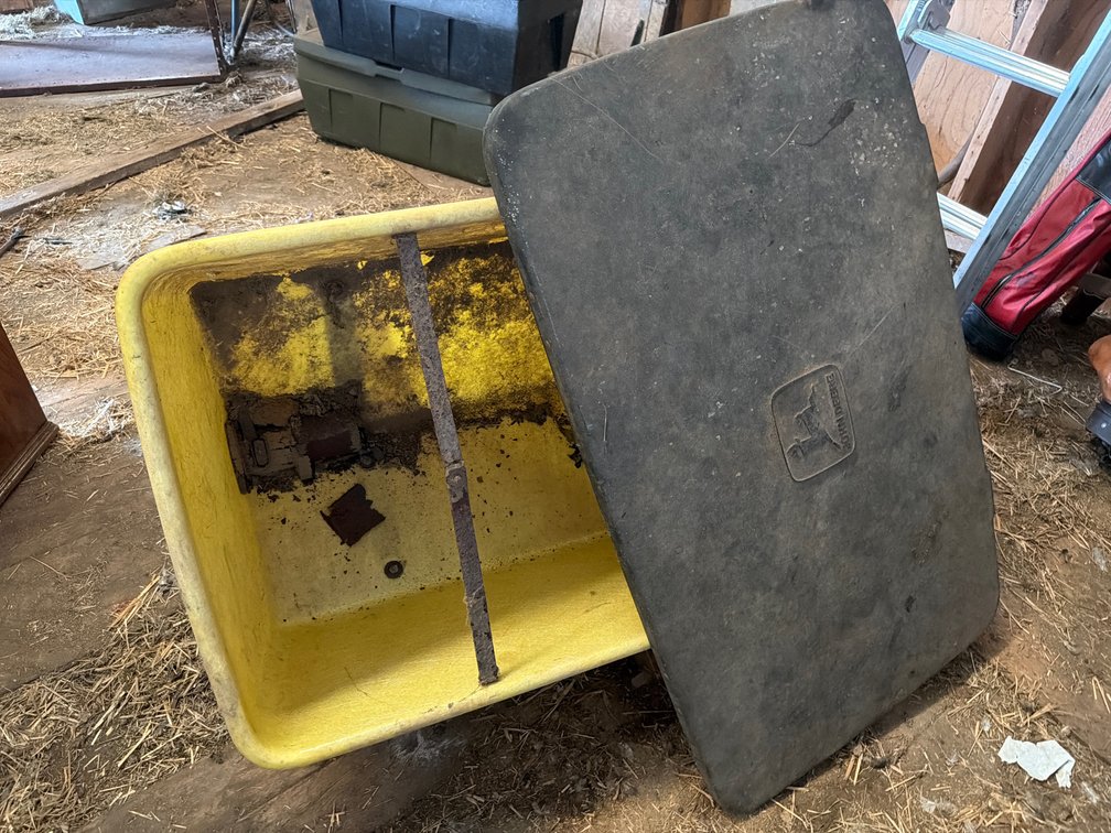 John Deer Fertilizer Box