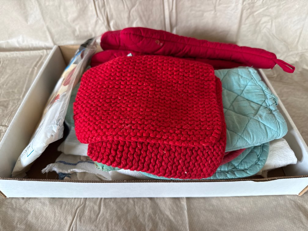 Dish Clothes, Aprons, & Hand Mits