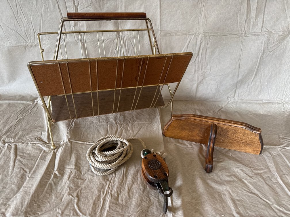 Magazine Rack, Shelf, Pulley