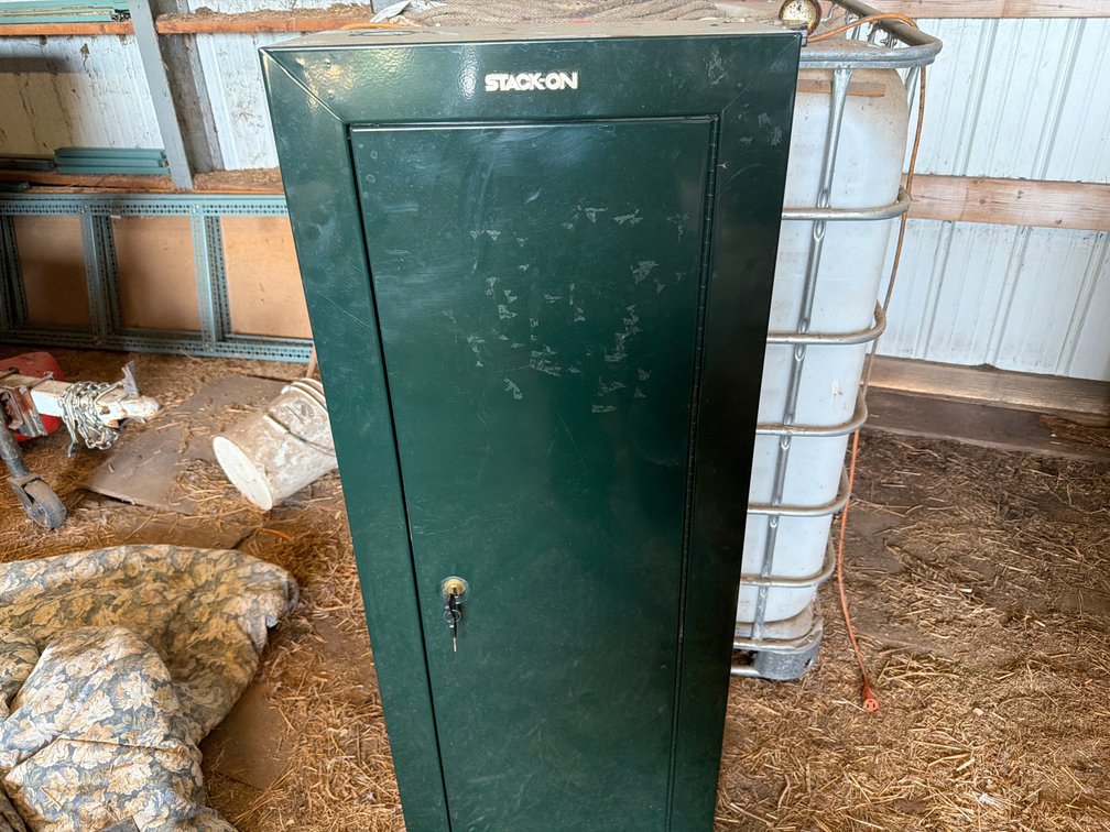 Gun Cabinet-55” X 21” X 10”, 8 Guns will fit
