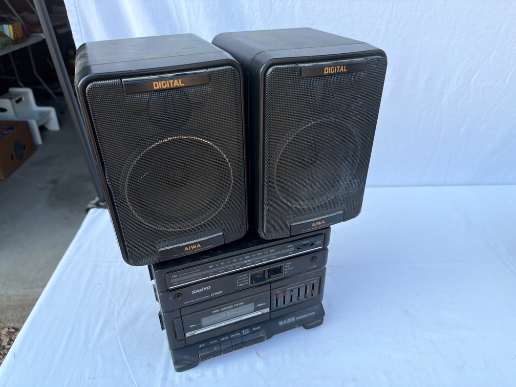 Sanyo Stereo, Aiwa Speakers