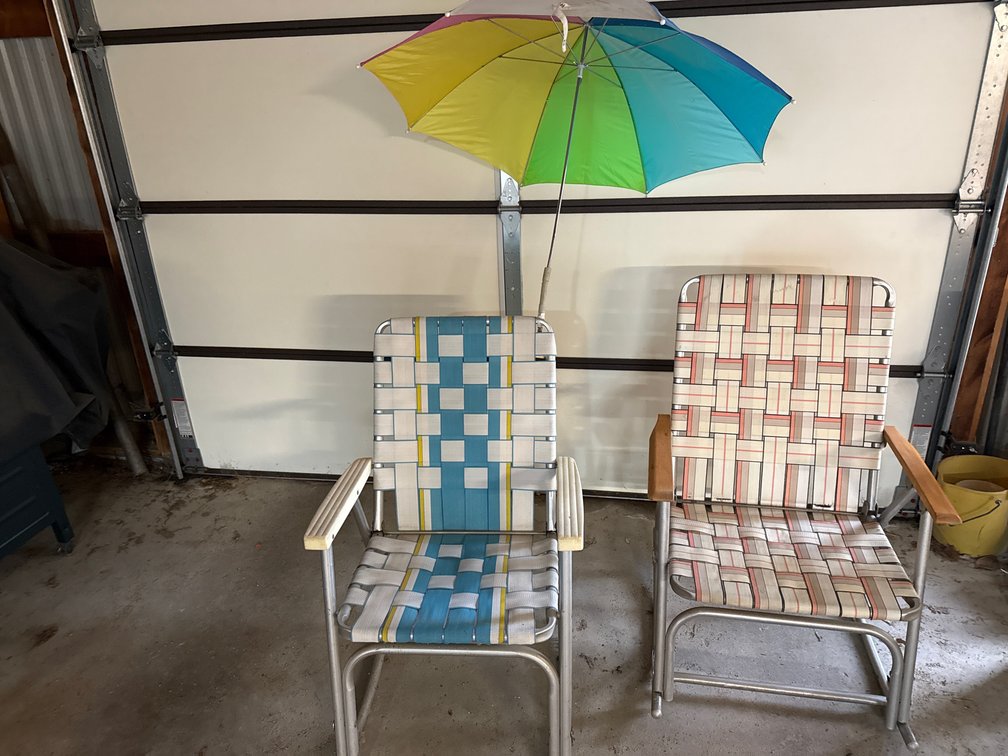 2 Rocking Lawn Chairs With Umbrella