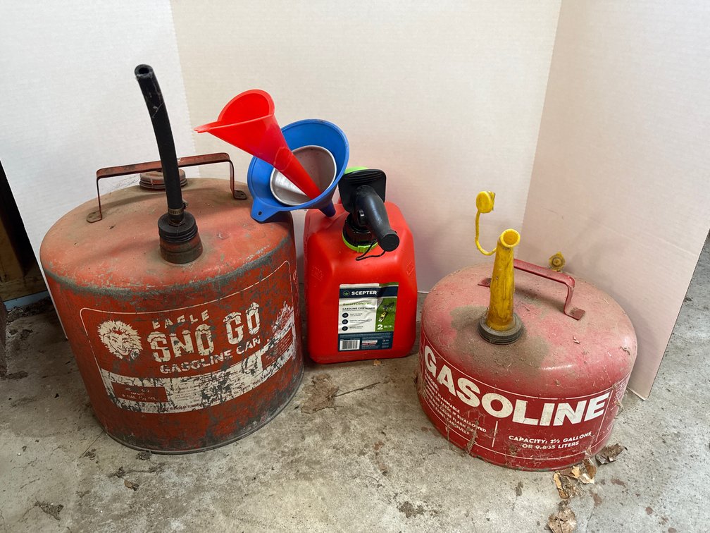 3 Gas Cans, 3 Funnels