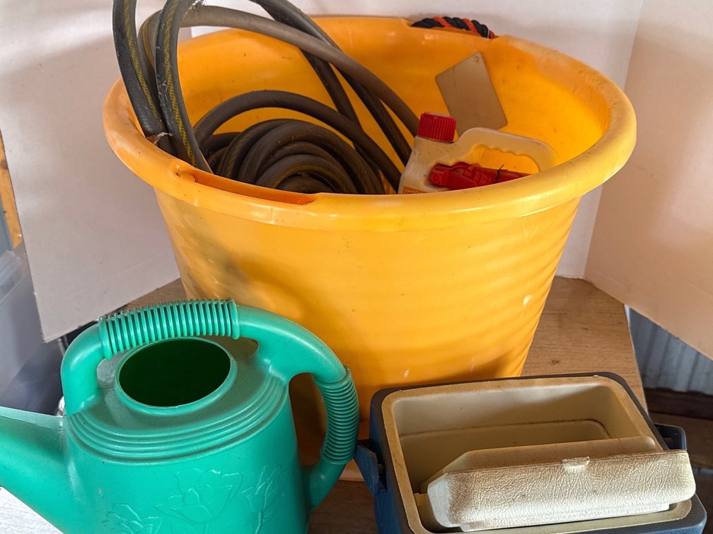 Lawn and Garden Tub With Cooler Weed Killer Hose
