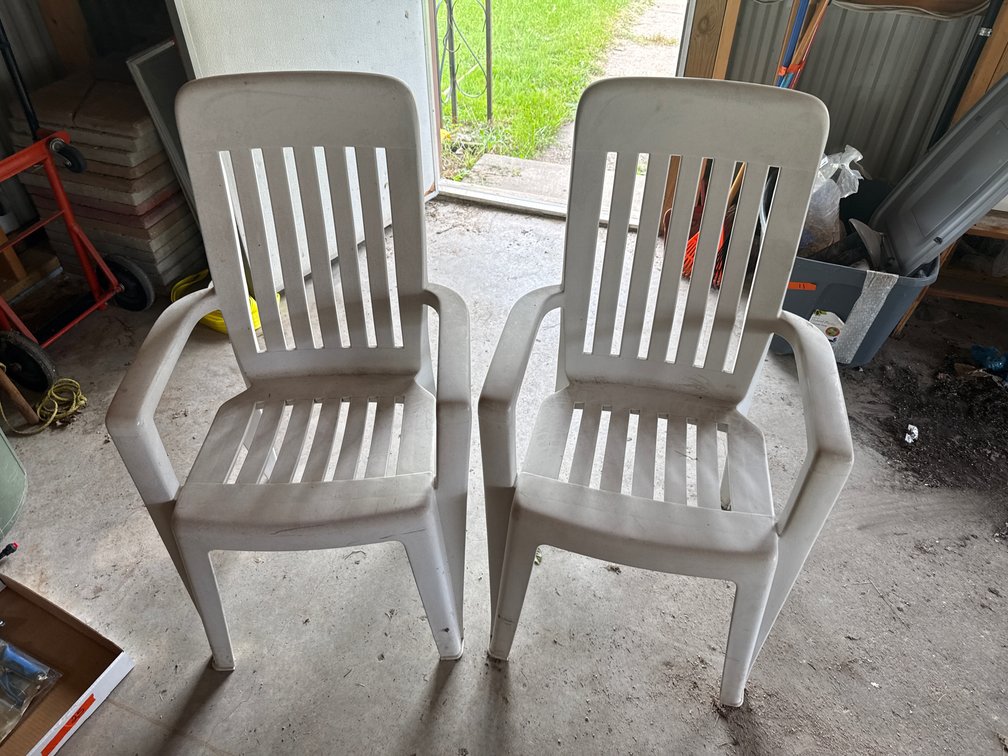 2 Plastic Yard Chairs