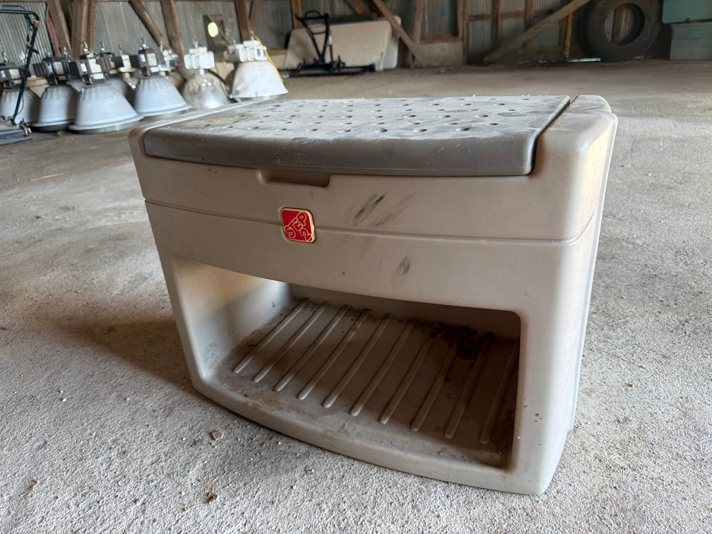 Step 2 Storage/Entry Way Bench-19.5” X 26” X 13”
