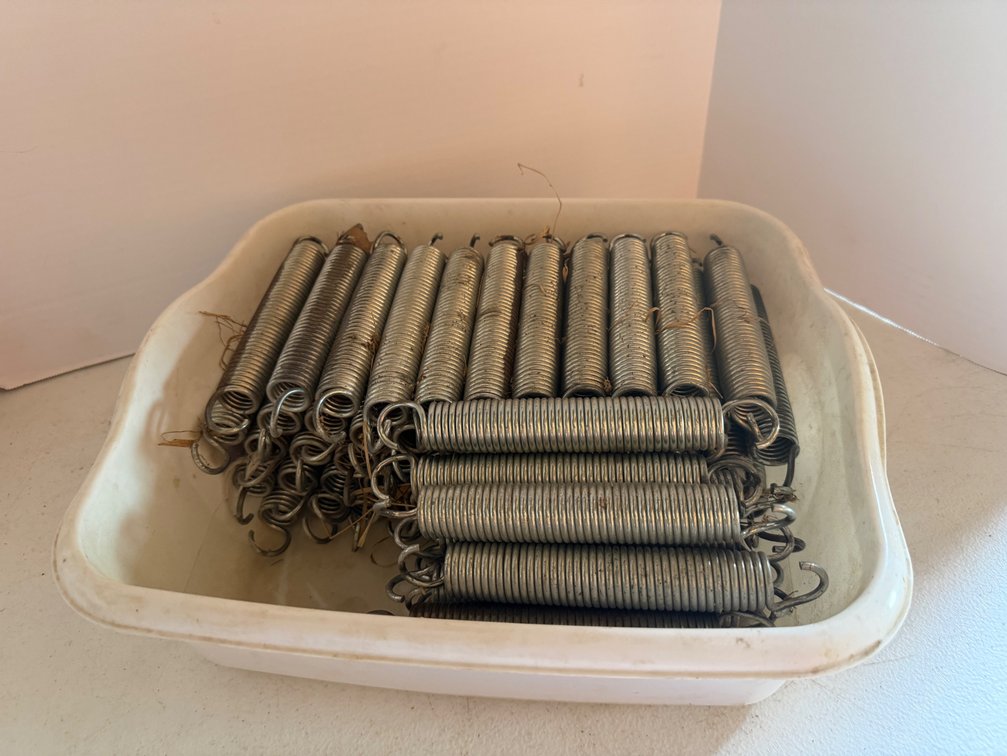 Tote with Springs