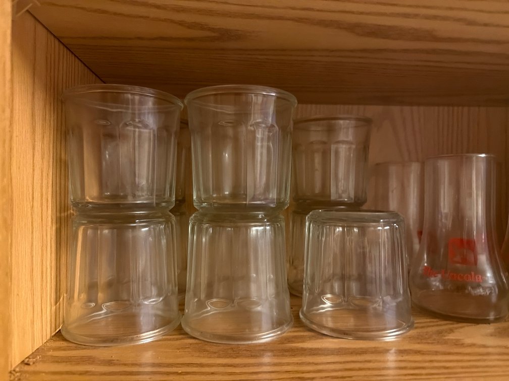 (4) 7 Up Glasses, (12) Vintage 500ml 10 Panel French Jars