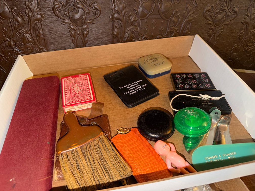Novelty Items-Shoe Horns, Compacts