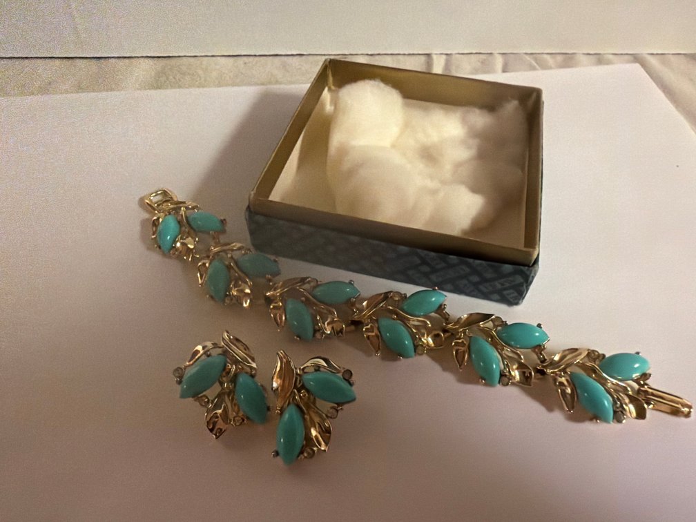 Avon Clip On Earring Set with Bracelet-Turquoise Color