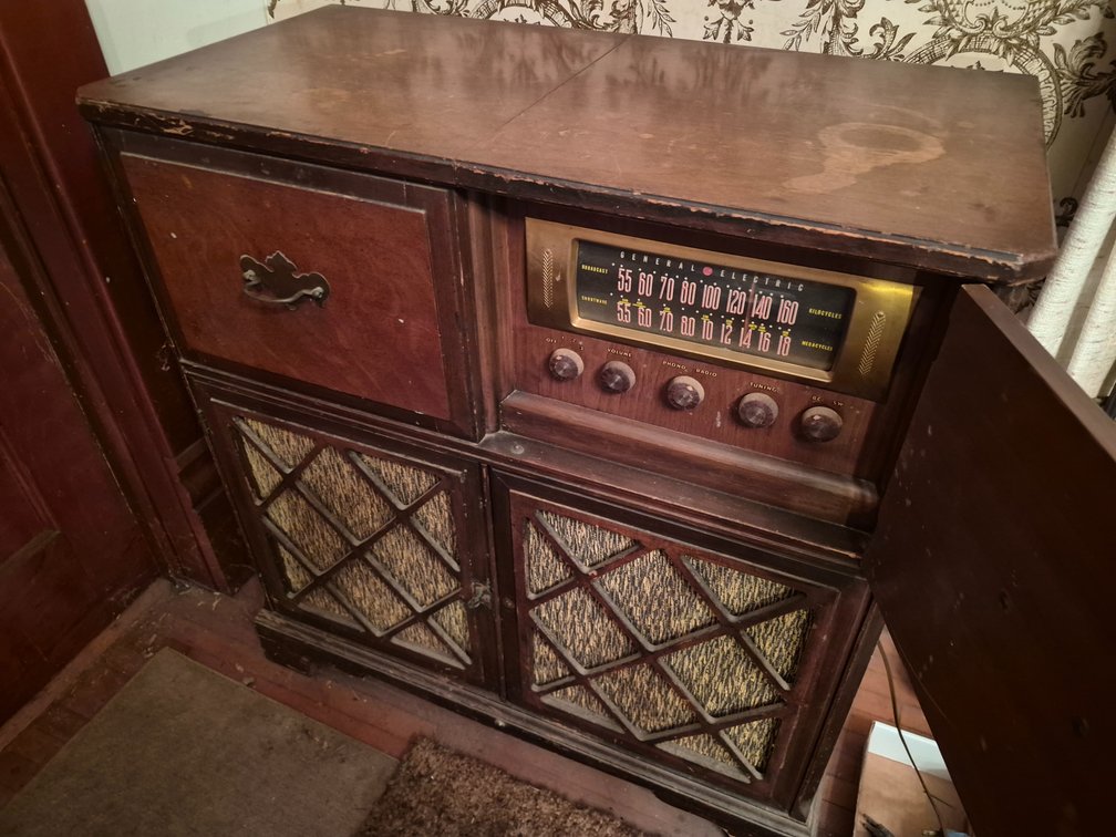 General Electric Radio Phonograph