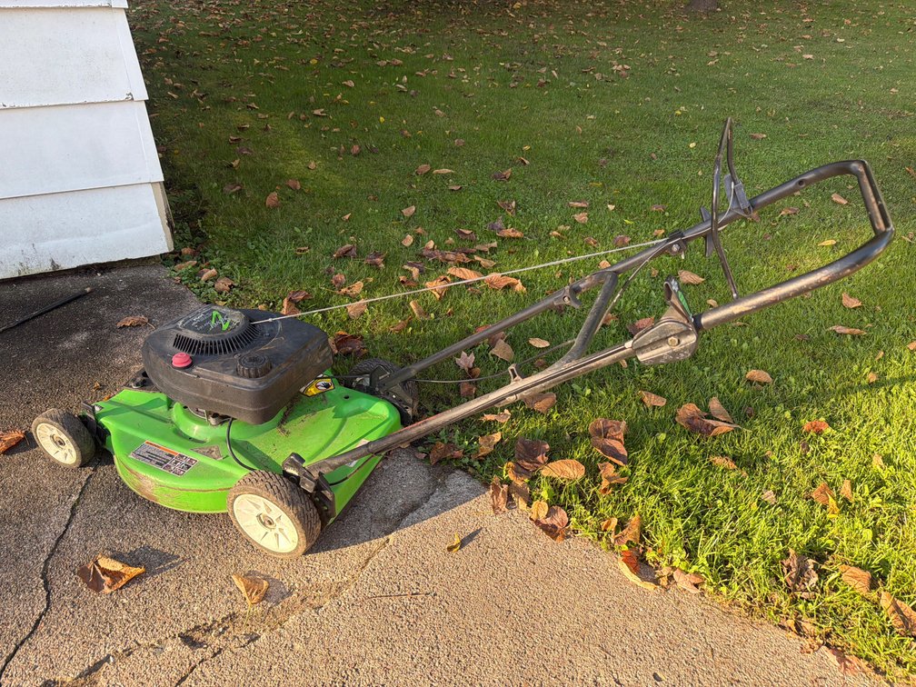 Gas Lawn Mower/Has Compression