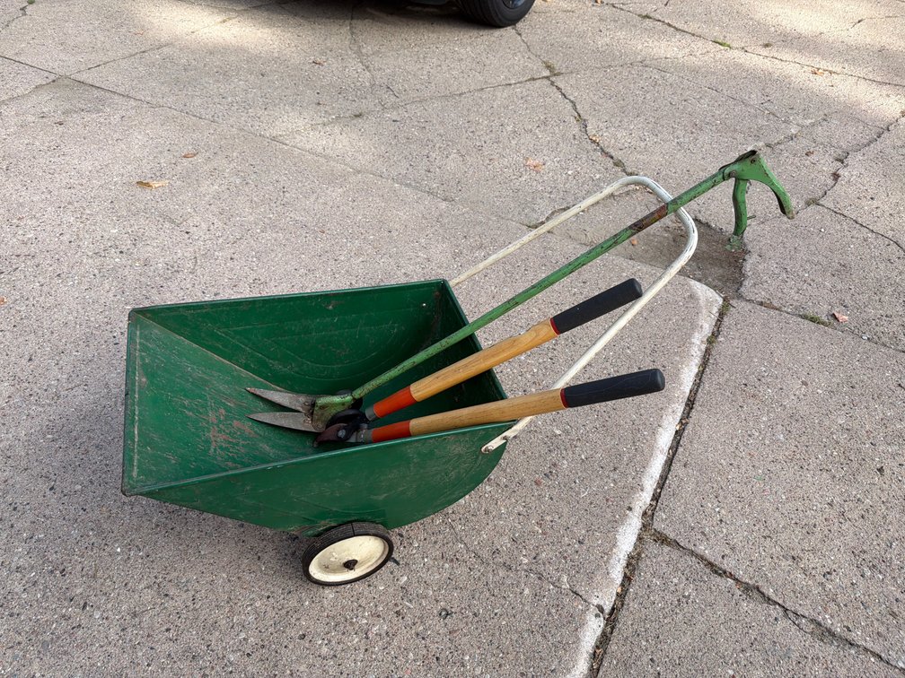 Lawn and Garden Cart, Tools