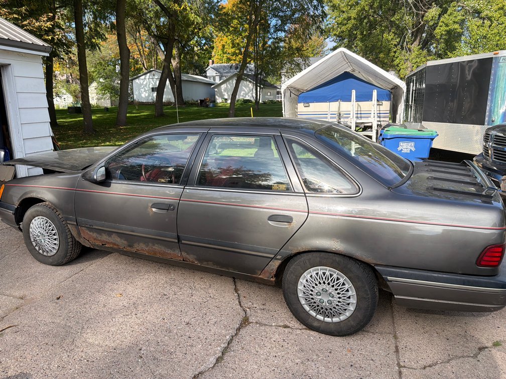 1990 Ford Taurus, Runs, New Battery, Nice Red Interior, Title - 49,391 Miles