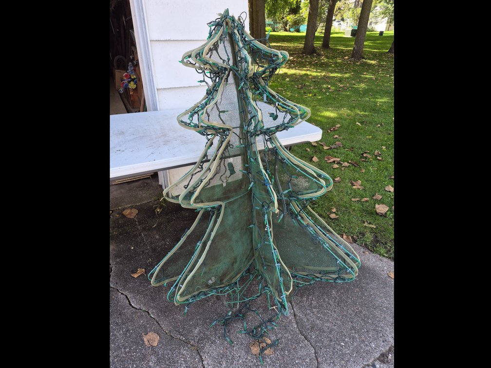 Mesh Christmas Tree-Unsure if Lights Work