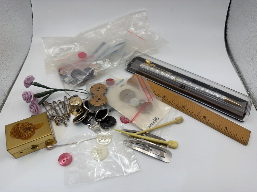 Sewing Accessories, Pen, Buttons