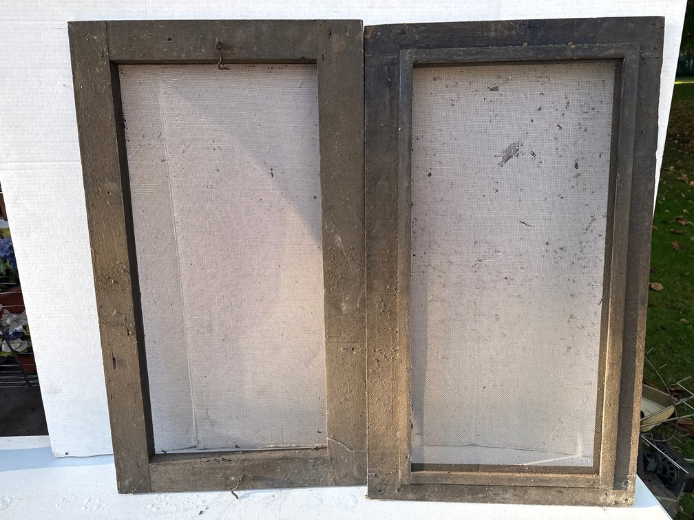 2- 18”x32” Screens
