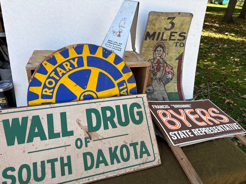 Tote of Signs