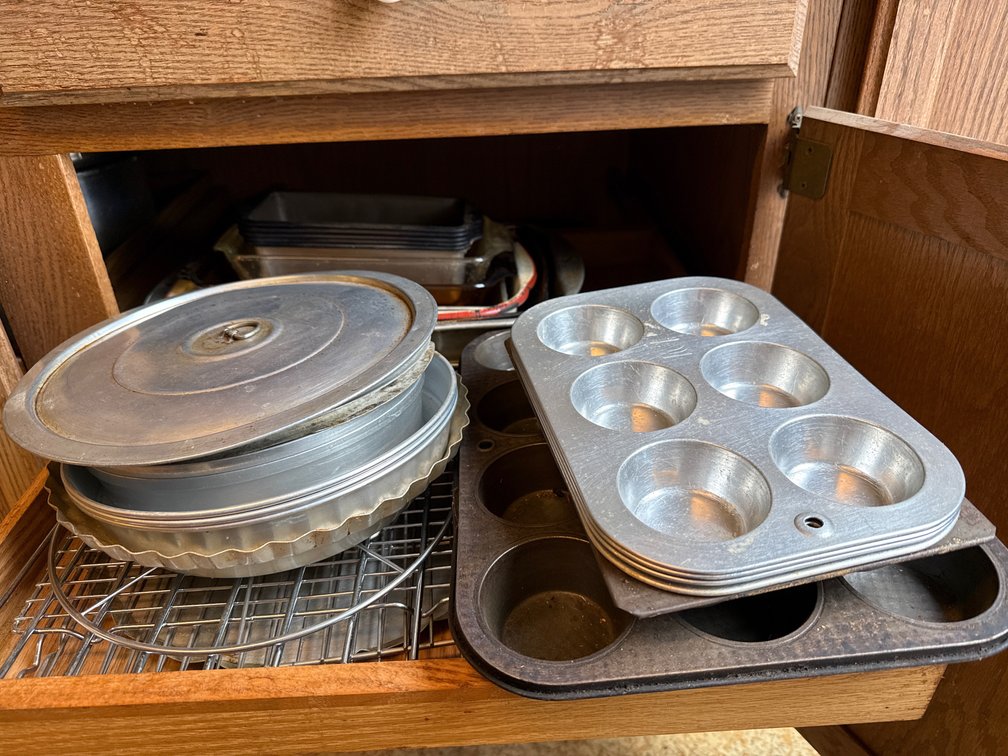 Pie Plates, Cooling Racks, Baking Dishes