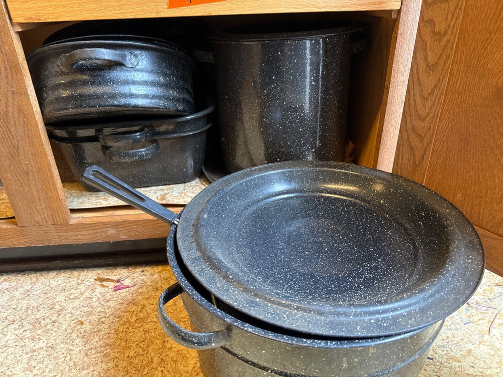 Roasting Pans, Pots