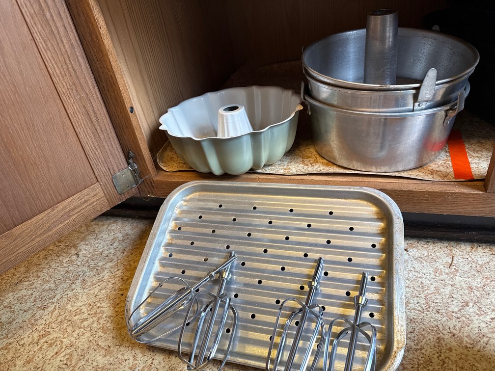 4 Bundt Cake Pans, Broil Pan