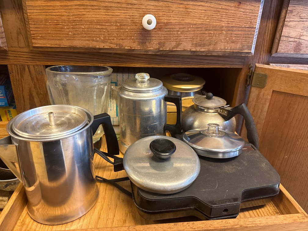 3 Coffee Pots, Blender, Hamburger Press, Cut N  Cube
