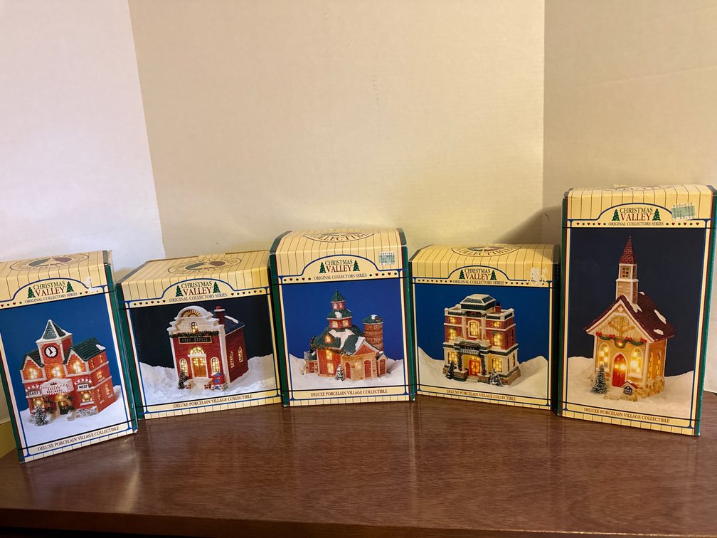 5 Piece Christmas Valley Collectors Series Porcelain Village