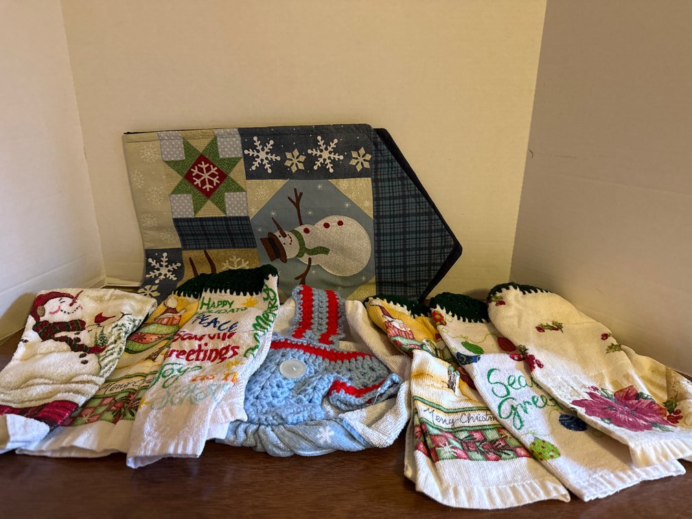 Table Runner, Holiday Towels