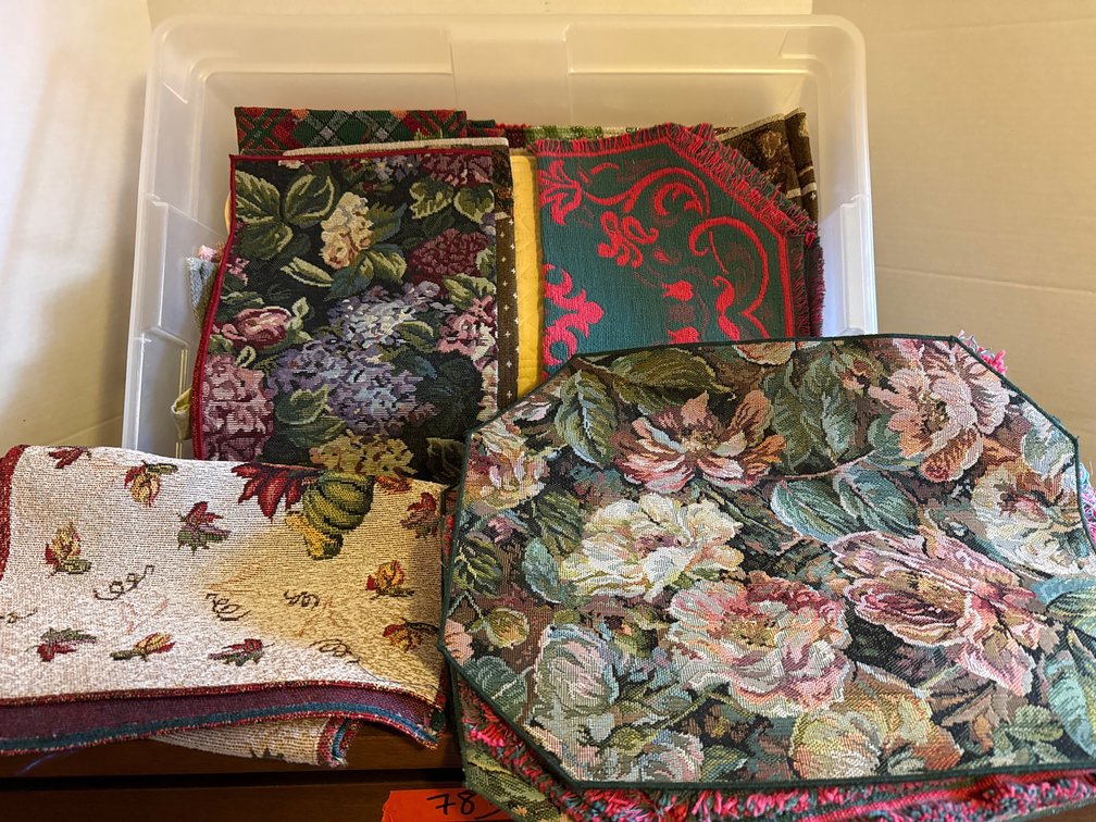 Tote of Plate Mats