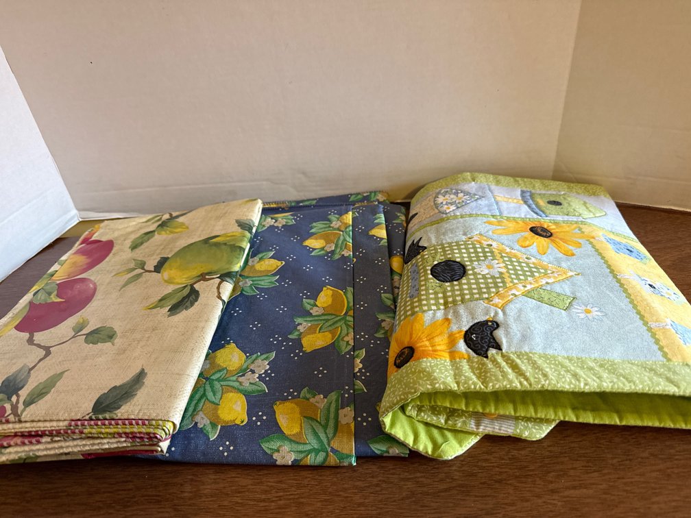 2 Table Cloths, Runner