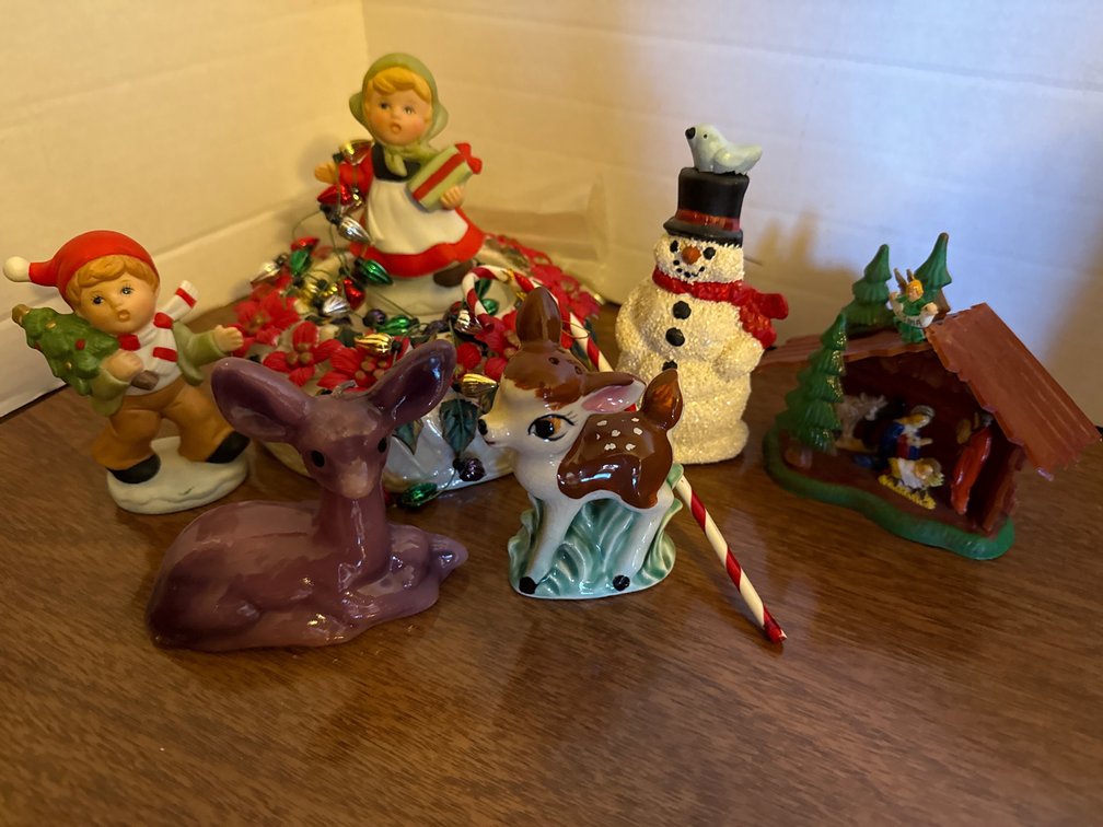 Deer, Holiday Figurines
