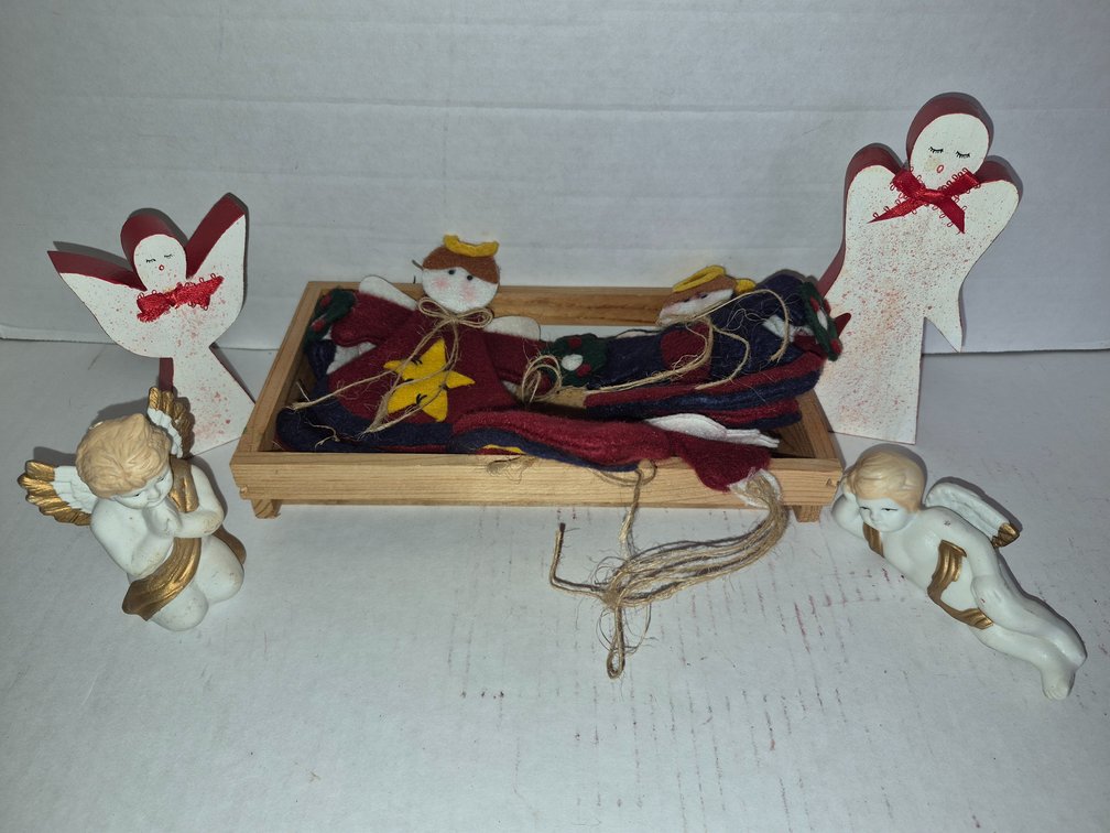 Angel Decor in Small.Wood Crate