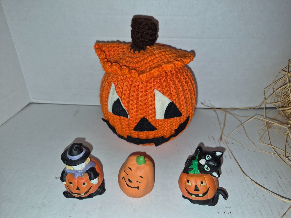 Fall Decor in Small Tote